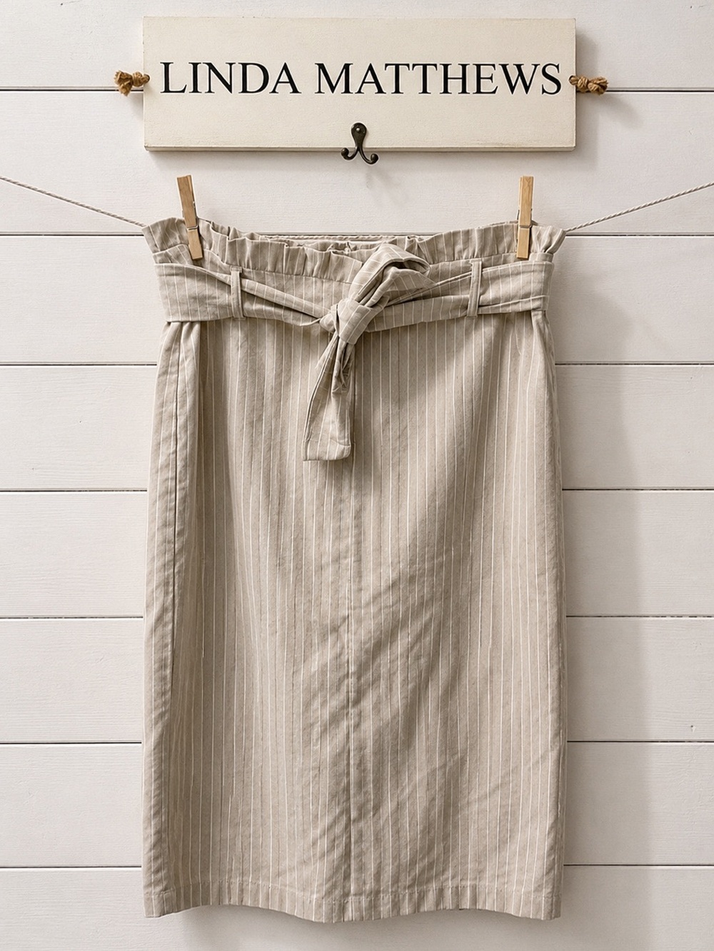 Linda Matthews Beige Vertical Striped Stretch Skirt  – Size 8